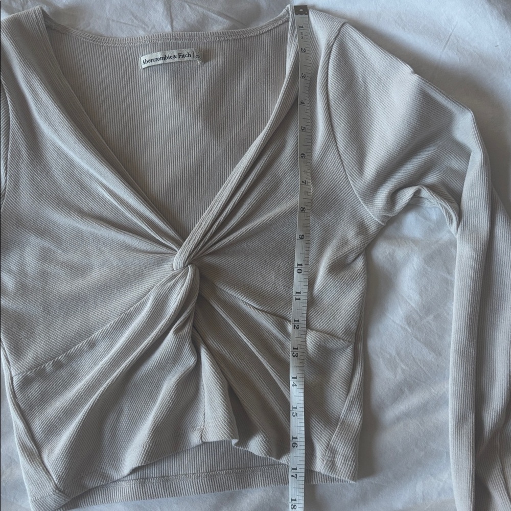 Abercrombie Twist Front Long Sleeve, cream - Picture 6 of 7